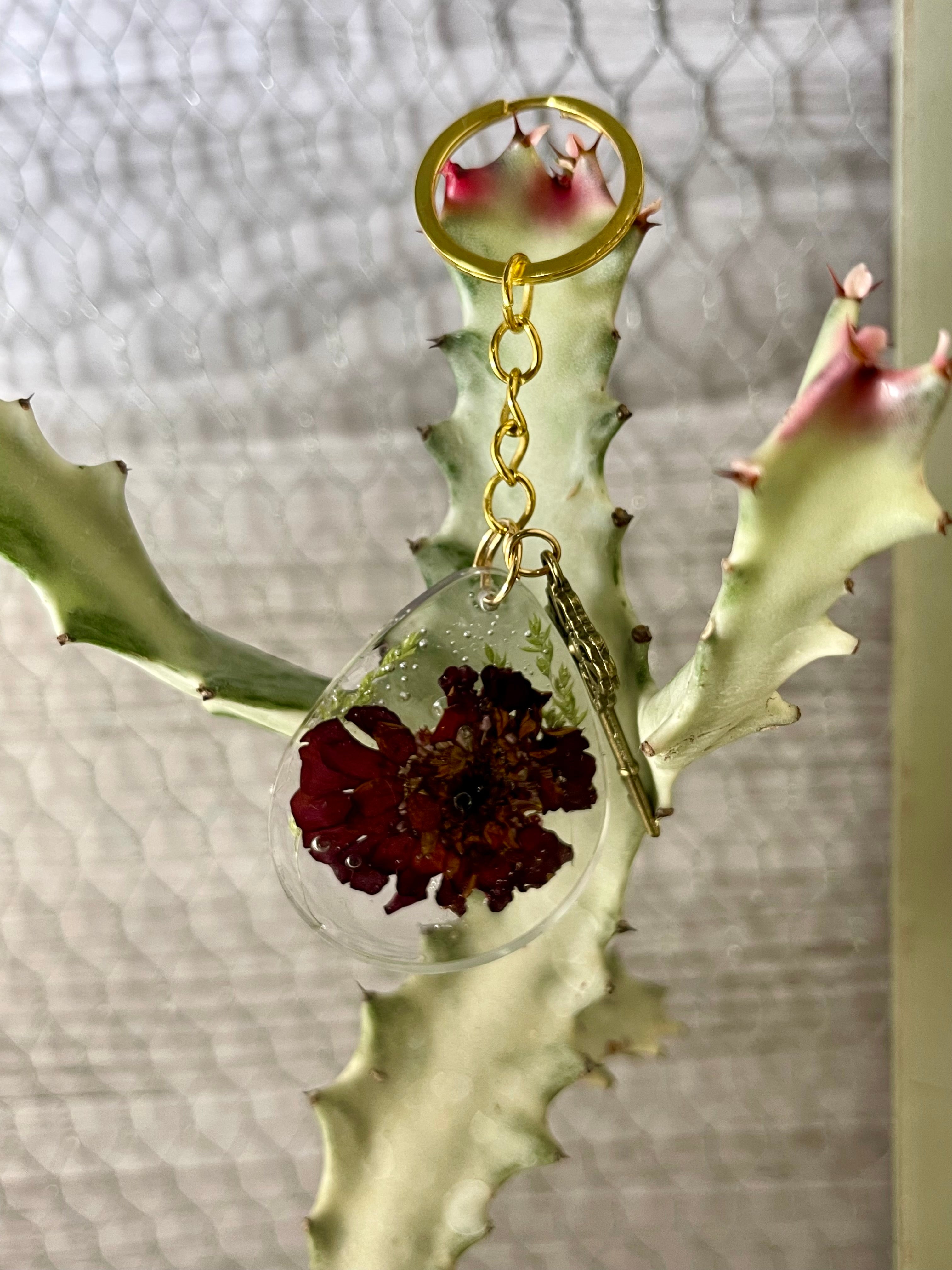 Resin pressed flower keychain