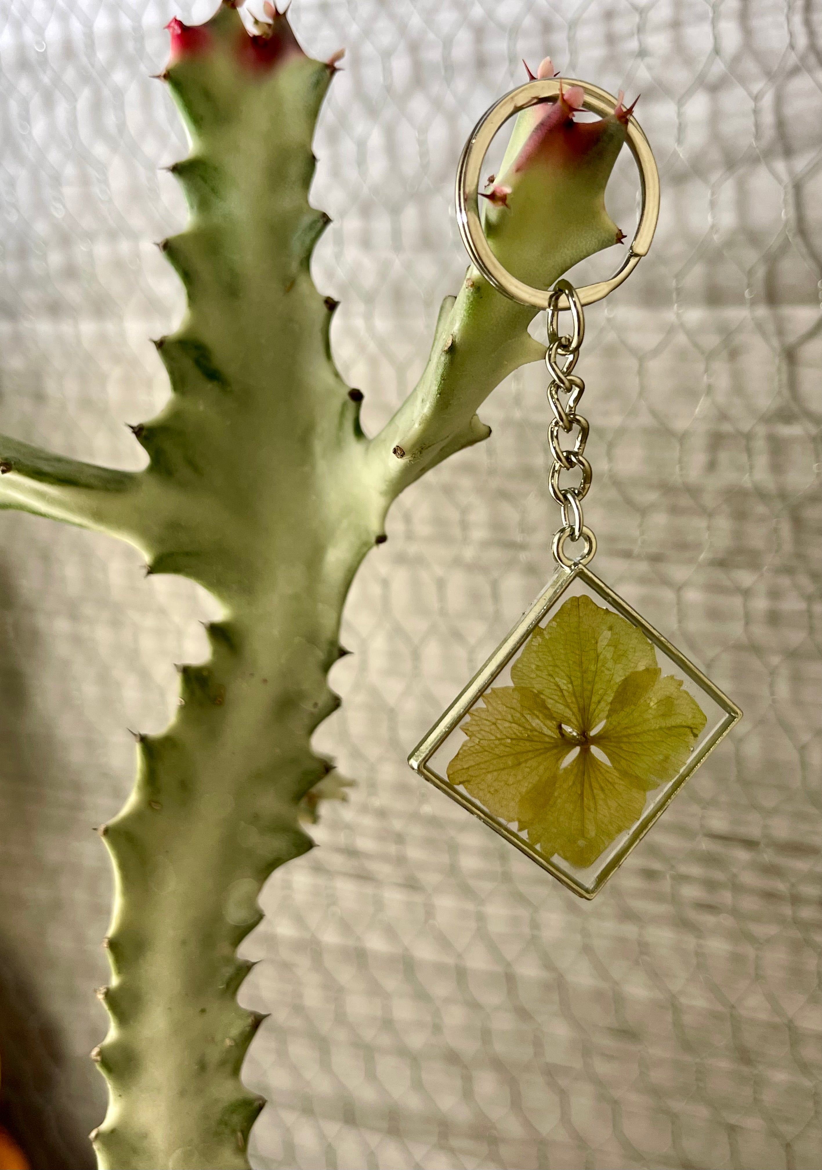 Resin metal frame keychain with pressed hydrangea