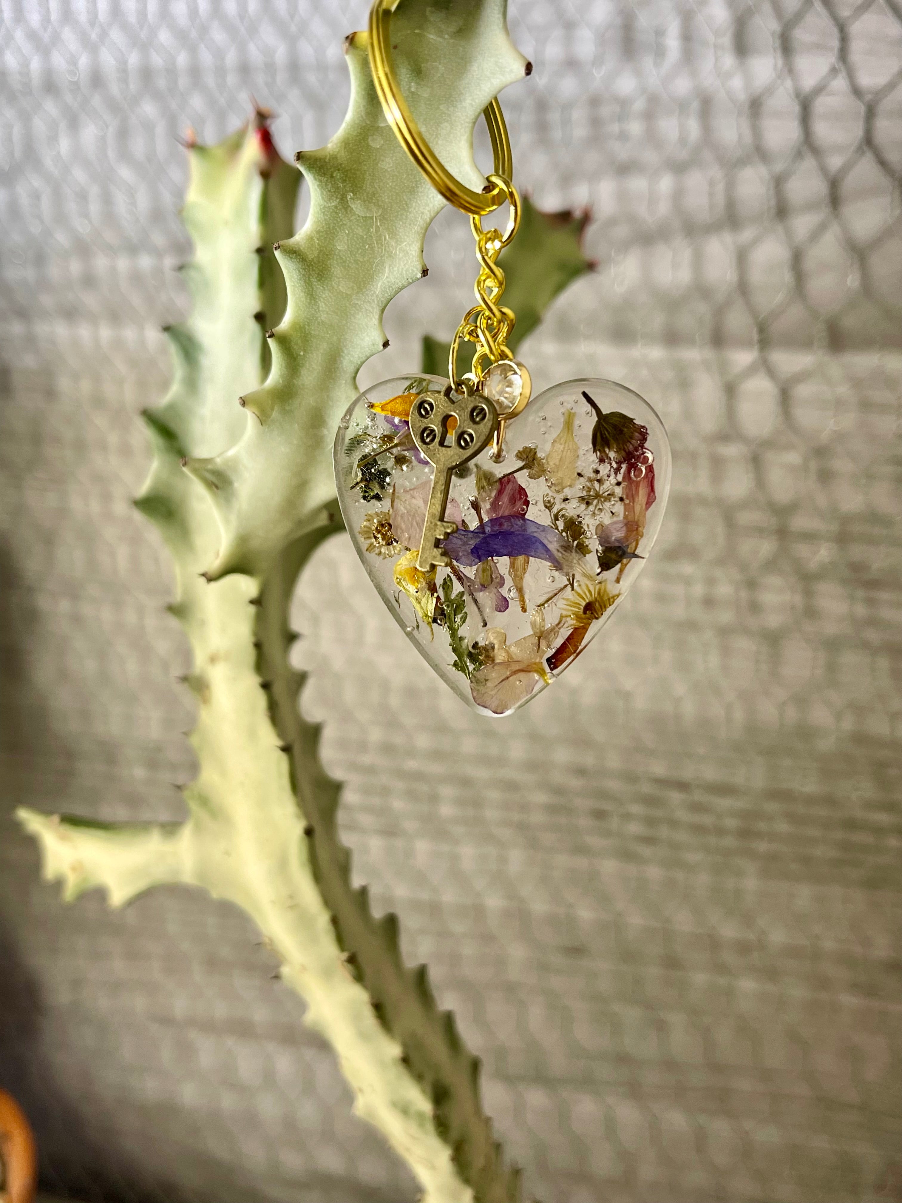 Resin heart keychain with different flower petals