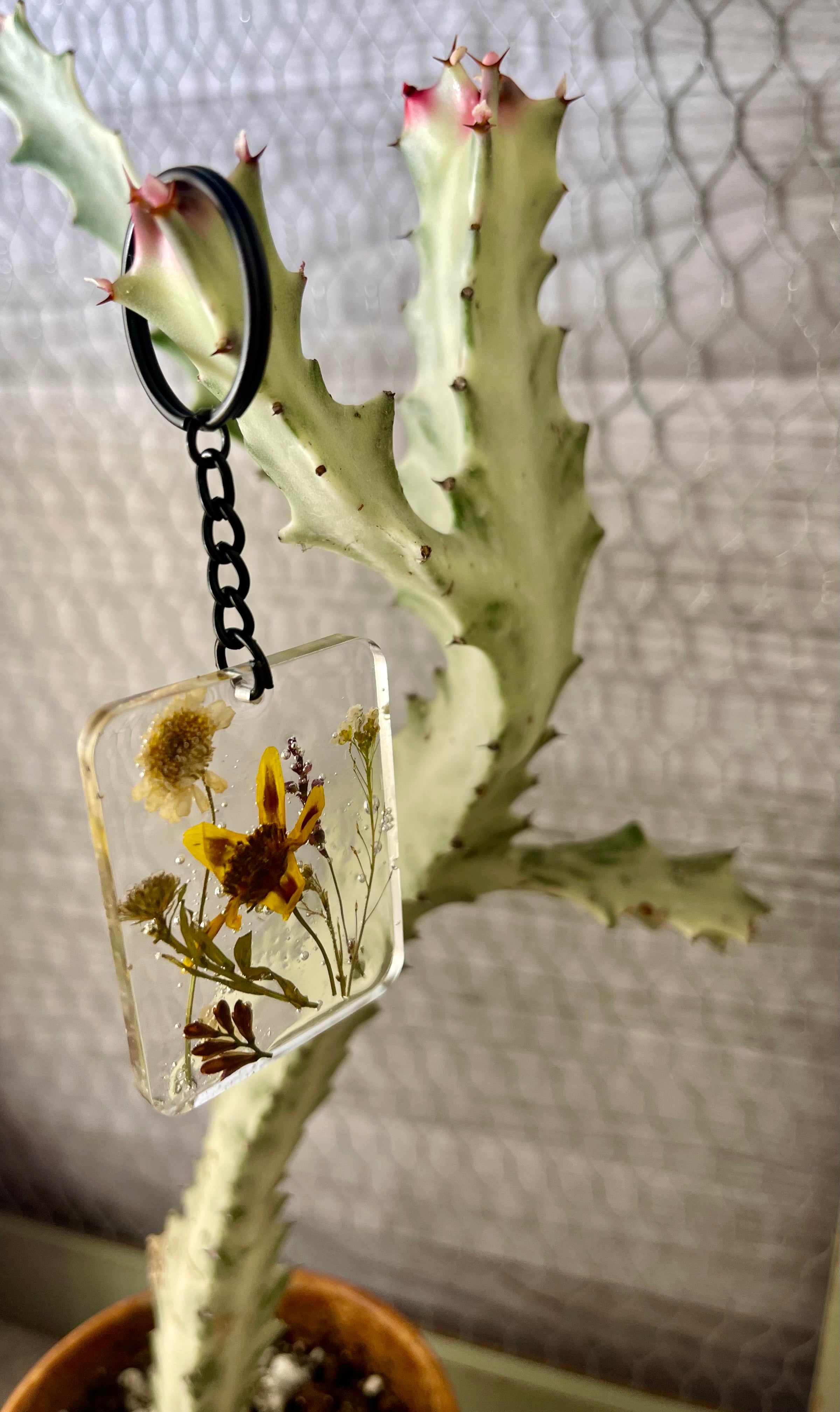 Resin square keychain with Coreopsis