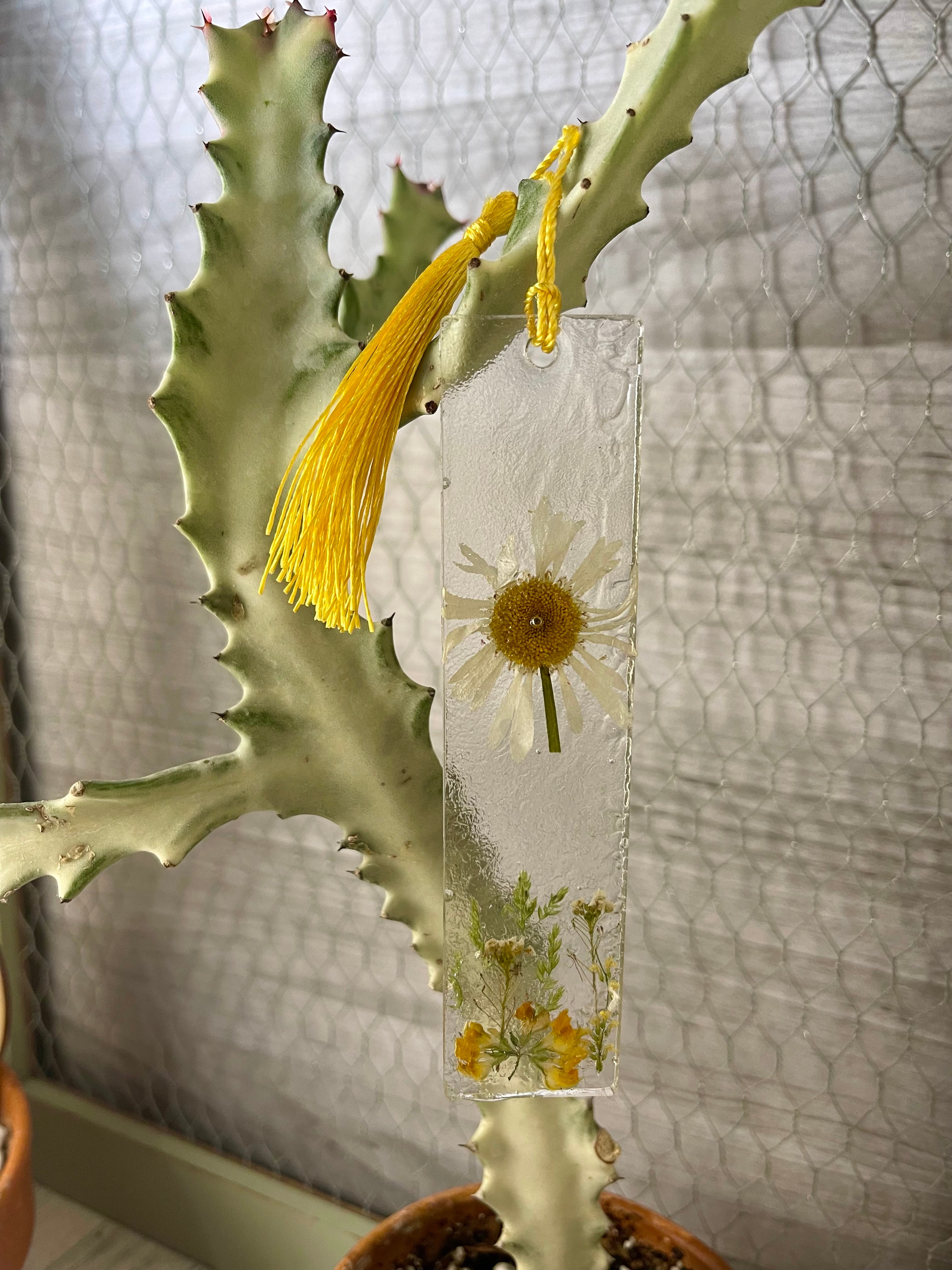 Resin bookmark with Pressed Daisies and Wildflowers