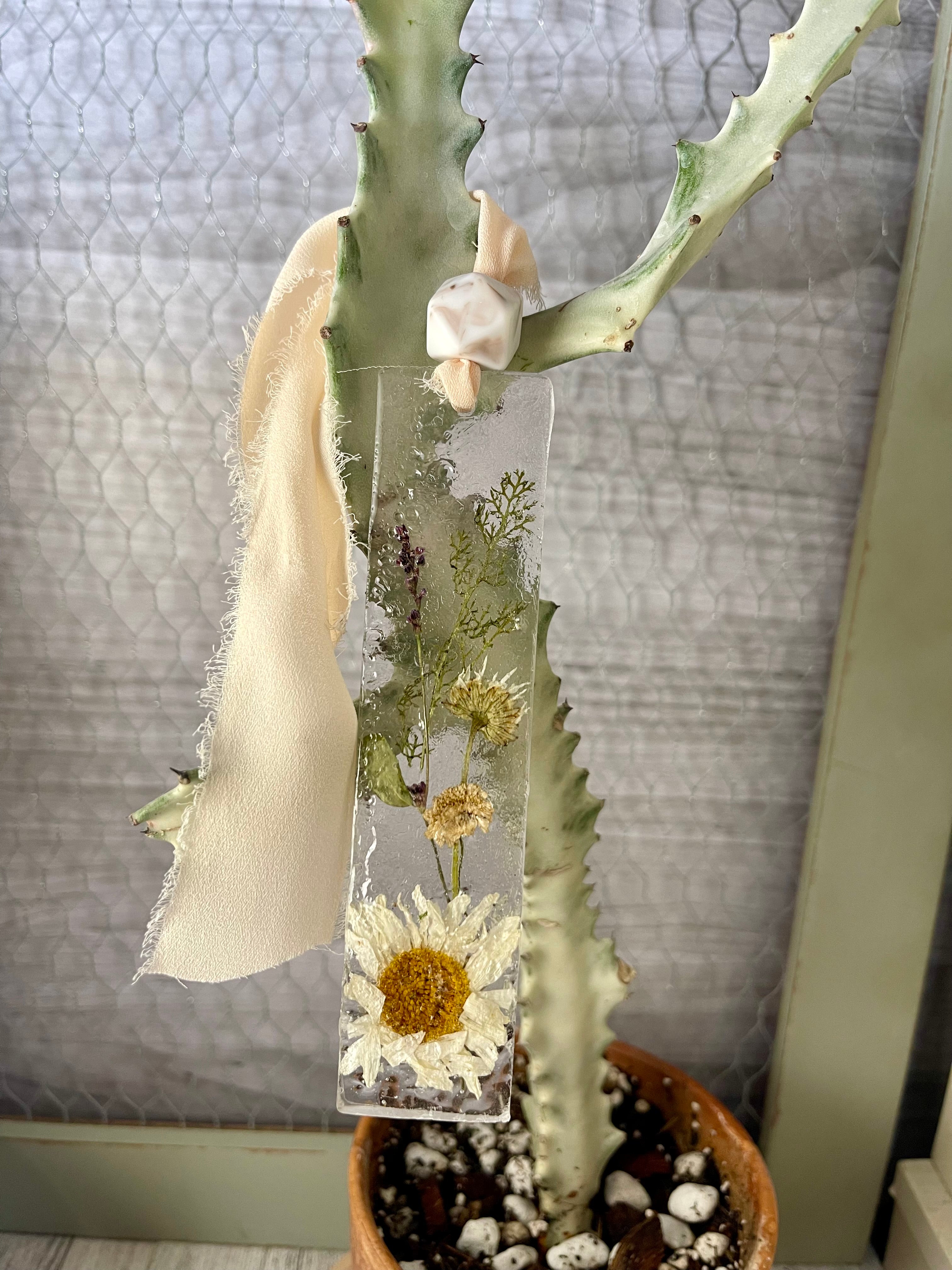 Resin Bookmark with Pressed Daisy’s and Wildflowers