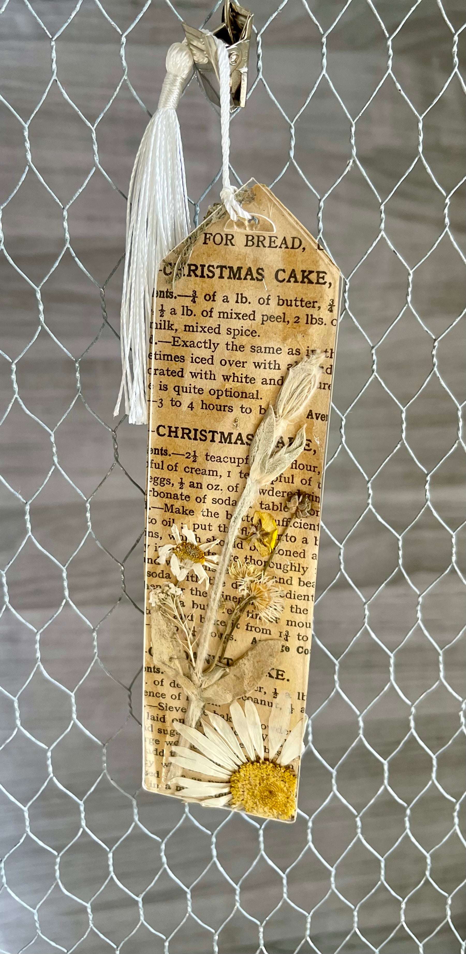Acrylic pressed daisy & wildflower bookmark